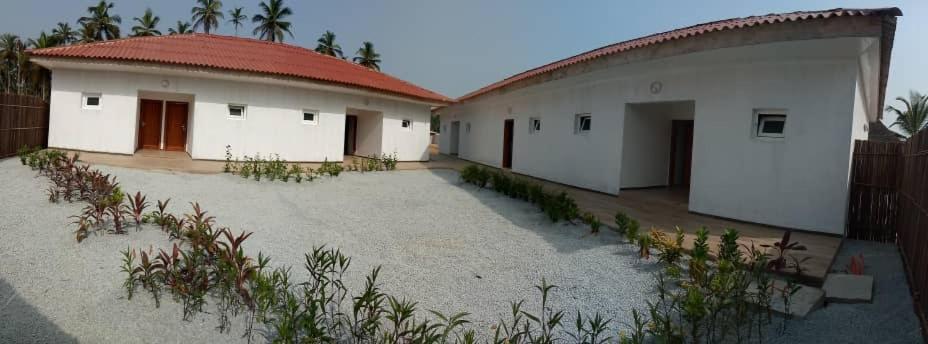 Piccola Beach Sassako Begniny Exterior photo